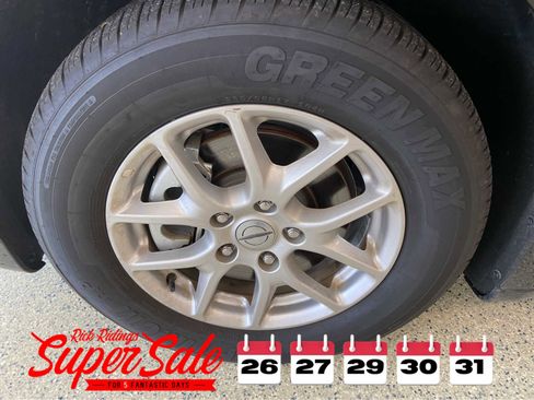 Used 2024 Chrysler Pacifica Touring-L image 11