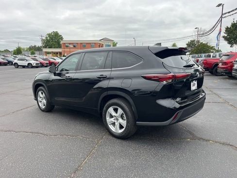 Used 2024 Toyota Highlander LE FWD image 39