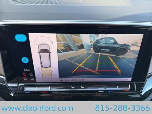 Used 2025 Volkswagen Atlas SE image 10