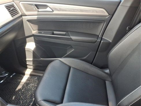 Used 2020 Volkswagen Atlas Cross Sport SE AWD/4WD image 15