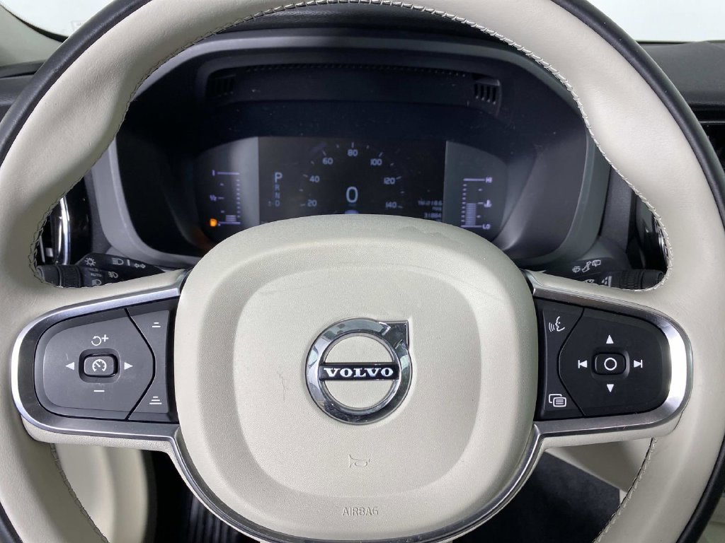 Used 2019 Volvo XC60 T5 Momentum w/ Premium Package FWD image 14