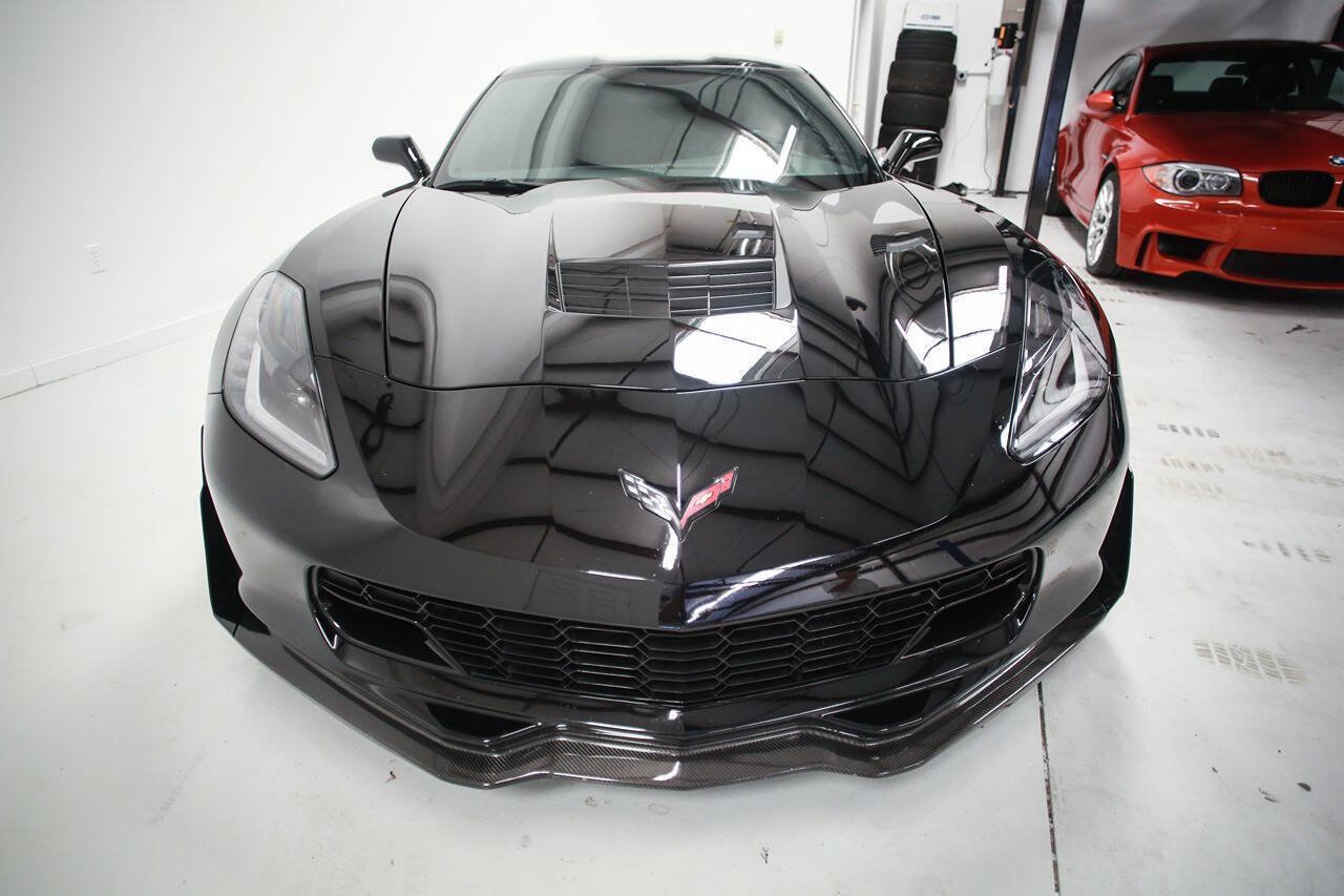 Used 2018 Chevrolet Corvette Stingray Coupe w/ Carbon Flash Badge Package RWD image 2