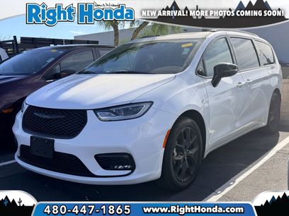 Used 2025 Chrysler Pacifica Limited