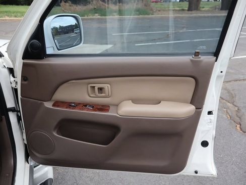 Used 2000 Toyota 4Runner Limited AWD/4WD image 26