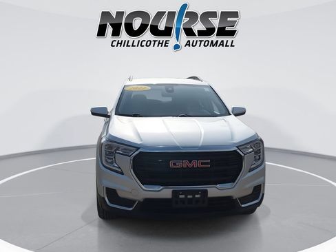 Used 2022 GMC Terrain SLE image 3