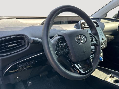 Used 2022 Toyota Prius LE image 11