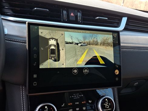 Used 2026 Jaguar F-PACE R-Dynamic S AWD/4WD image 18