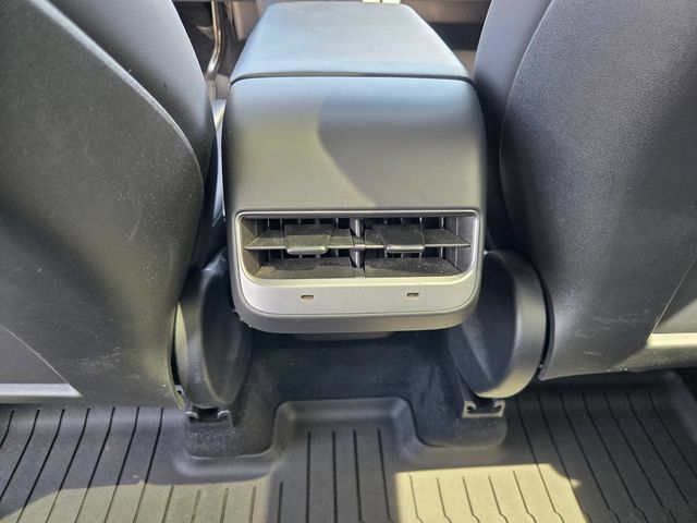 Used 2025 Tesla Model Y Long Range RWD image 13