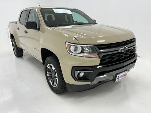 Used 2022 Chevrolet Colorado Z71 AWD/4WD image 2