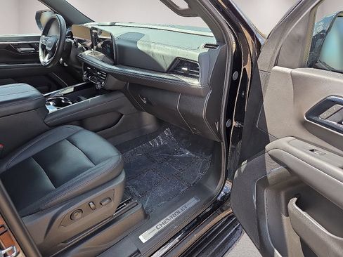Used 2025 Chevrolet Tahoe LT AWD/4WD image 12