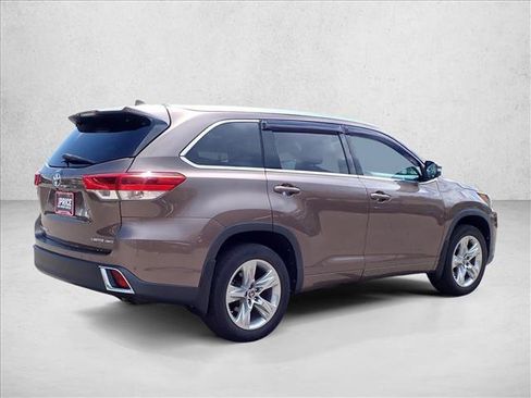 Used 2018 Toyota Highlander Limited AWD/4WD image 4