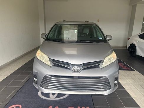 Used 2018 Toyota Sienna XLE FWD image 4