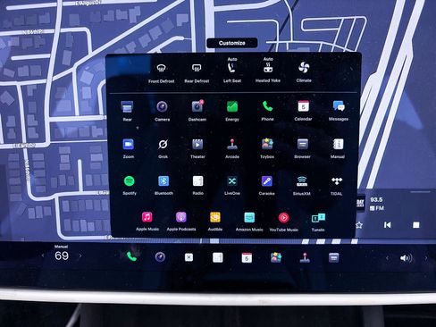 Used 2023 Tesla Model X Plaid image 5