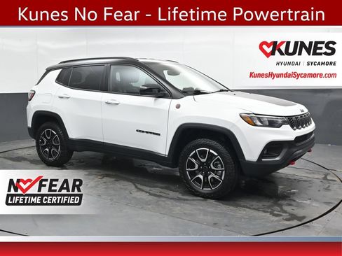 Used 2025 Jeep Compass Trailhawk AWD/4WD image 1