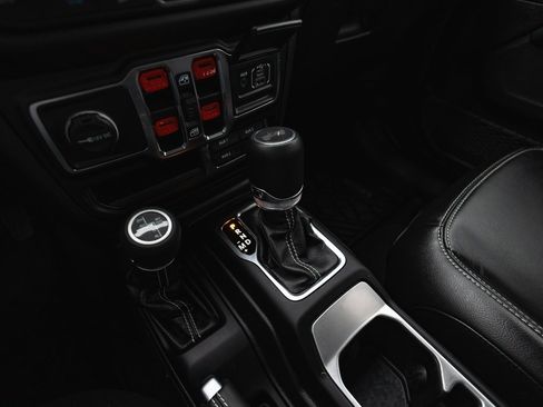 Used 2023 Jeep Wrangler Unlimited Sahara image 23