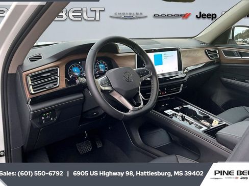 Used 2025 Volkswagen Atlas SE image 12
