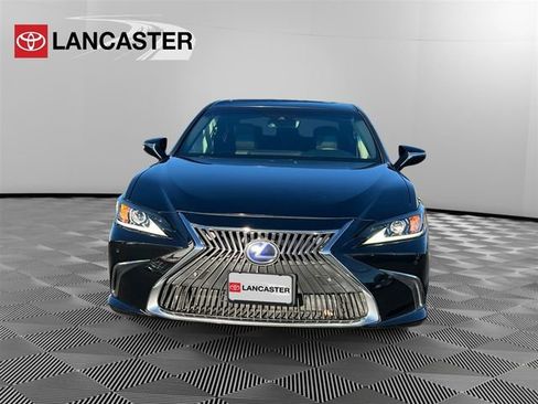 Used 2020 Lexus ES 300h w/ Premium Package image 2