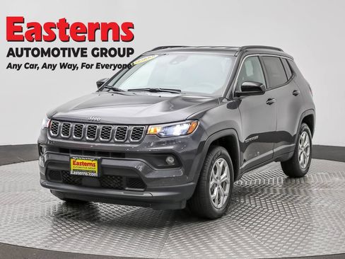 Used 2024 Jeep Compass Latitude AWD/4WD image 1