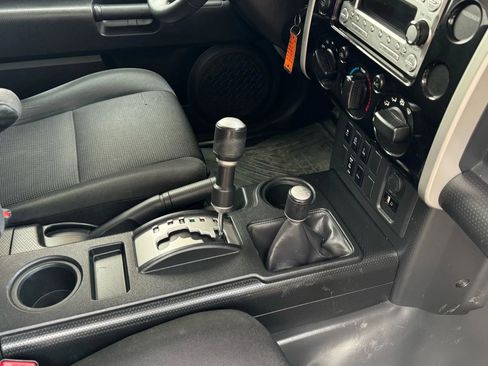 Used 2014 Toyota FJ Cruiser 4WD w/ Upgrade Package image 32