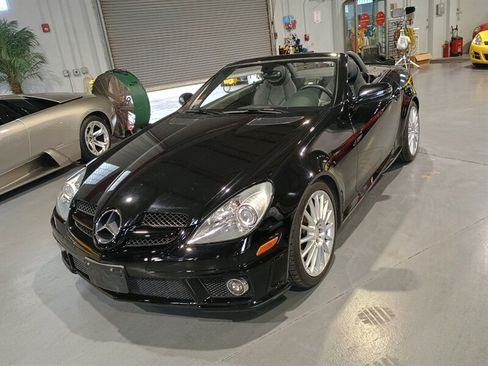 Used 2011 Mercedes-Benz SLK 300 image 2