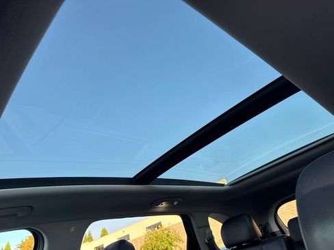 Used 2024 Kia Sorento S w/ Panoramic Sunroof Package FWD image 11