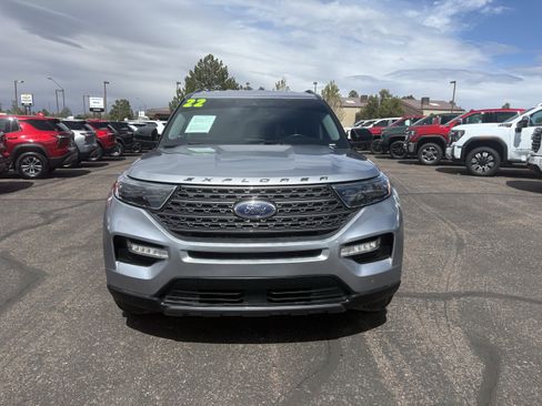 Used 2022 Ford Explorer XLT w/ Equipment Group 202A AWD/4WD image 4