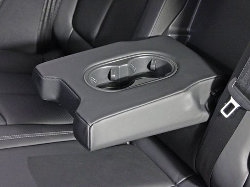 Used 2025 Porsche Macan Turbo image 35