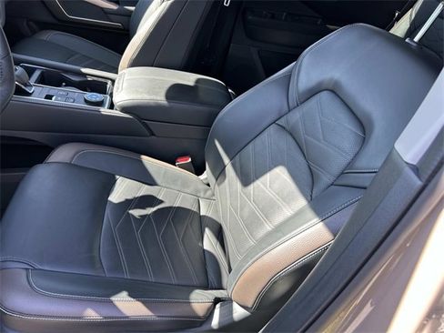 Used 2024 Nissan Pathfinder Platinum image 15