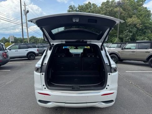 Used 2023 Buick Enclave Avenir w/ Avenir Technology Package FWD image 8