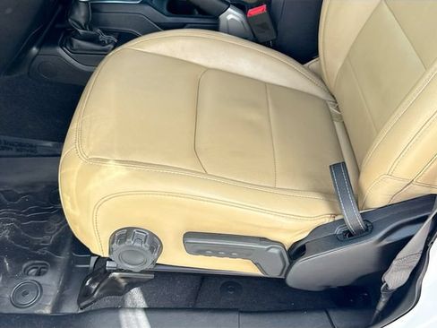 Used 2018 Jeep Wrangler Unlimited Sahara AWD/4WD image 18
