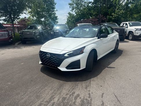 New 2026 Nissan Altima 2.5 SR w/ SR Premium Package FWD image 3