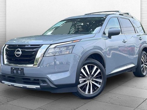 Used 2025 Nissan Pathfinder Platinum AWD/4WD image 13