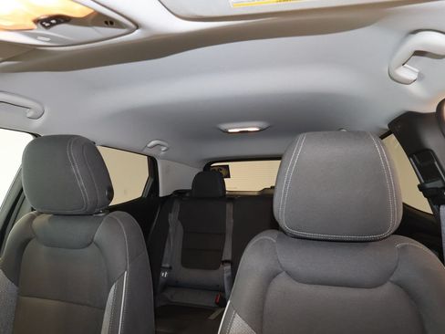 Used 2025 Chevrolet TrailBlazer LT FWD image 17