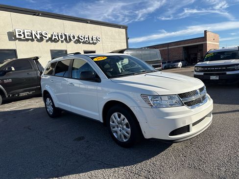 Used 2018 Dodge Journey SE image 4