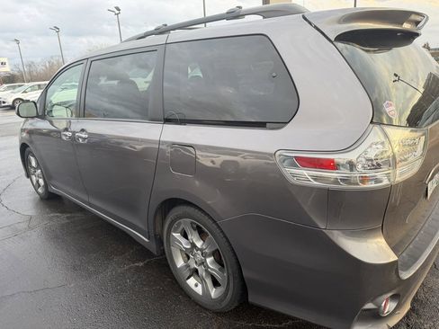 Used 2014 Toyota Sienna SE w/ Convenience Accessory Package image 5