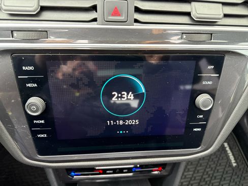 Used 2023 Volkswagen Tiguan SE R-Line image 17