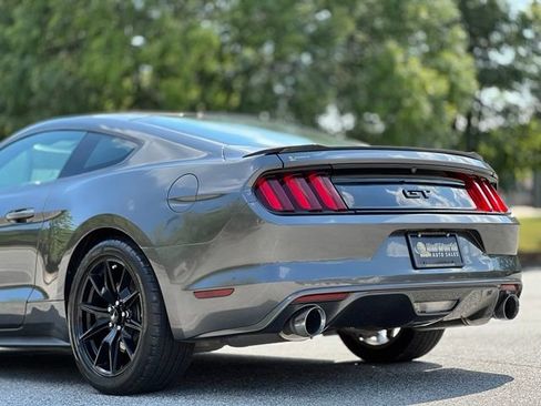 Used 2017 Ford Mustang GT w/ Black Accent Package RWD image 11