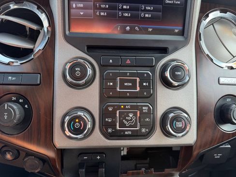 Used 2016 Ford F250 Lariat w/ Lariat Ultimate Package AWD/4WD image 28