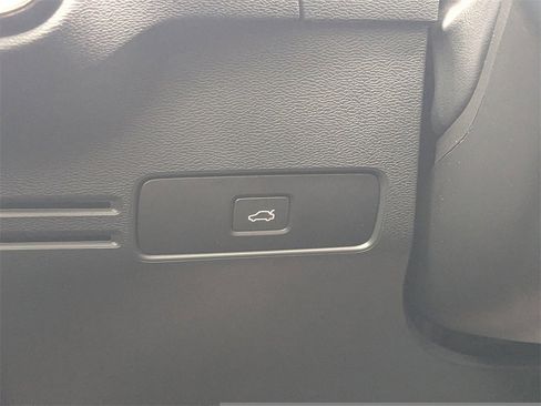 Used 2023 Volvo XC40 Recharge Ultimate image 33