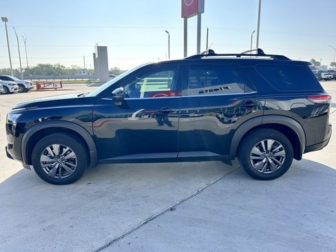 Certified 2024 Nissan Pathfinder SV w/ Black Appearance Package image 4