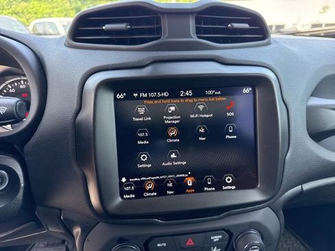Used 2023 Jeep Renegade Latitude AWD/4WD image 5