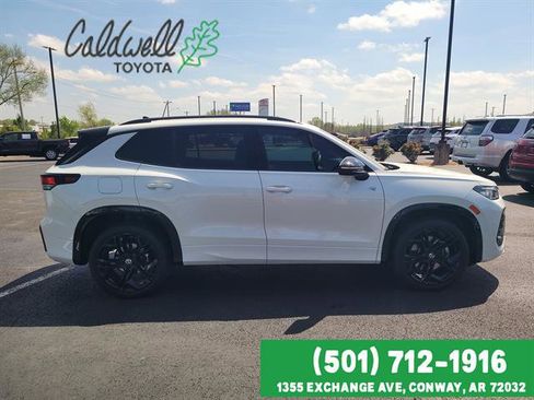 Used 2025 Volkswagen Tiguan SE R-Line AWD/4WD image 4