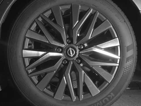 Used 2025 Nissan Altima 2.5 SV FWD image 14