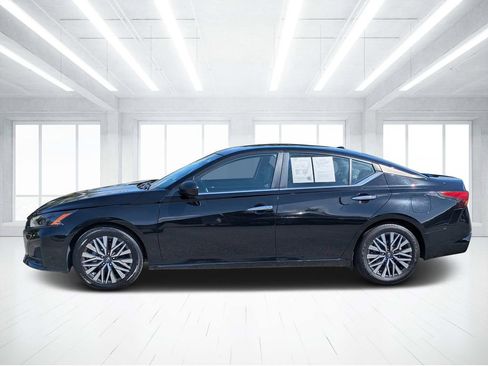 Used 2024 Nissan Altima 2.5 SV image 6