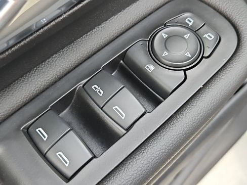 Used 2022 GMC Terrain SLT image 26