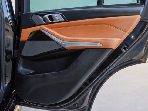 Used 2019 BMW X5 xDrive50i w/ M Sport Package image 11