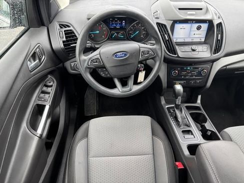 Used 2017 Ford Escape SE w/ Equipment Group 201A AWD/4WD image 18