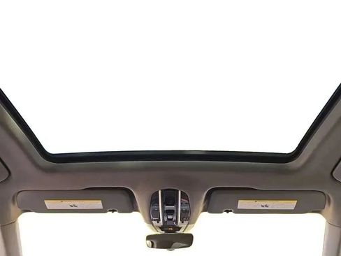 Used 2022 Porsche Cayenne Platinum Edition image 14