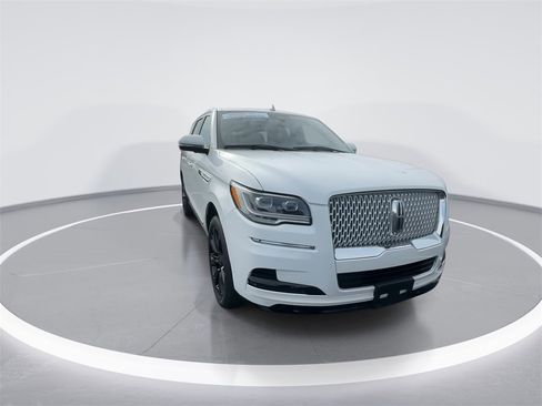 Used 2022 Lincoln Navigator Reserve w/ Equipment Group 201A image 3