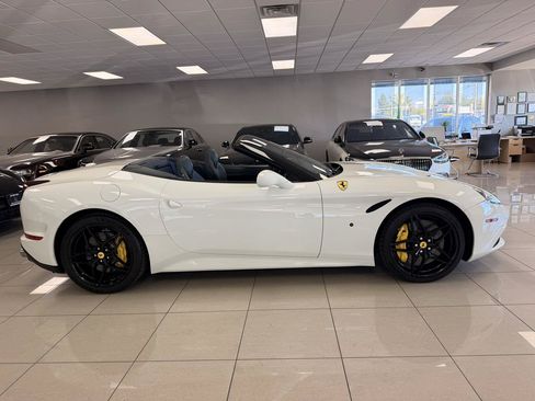 Used 2015 Ferrari California T RWD image 3